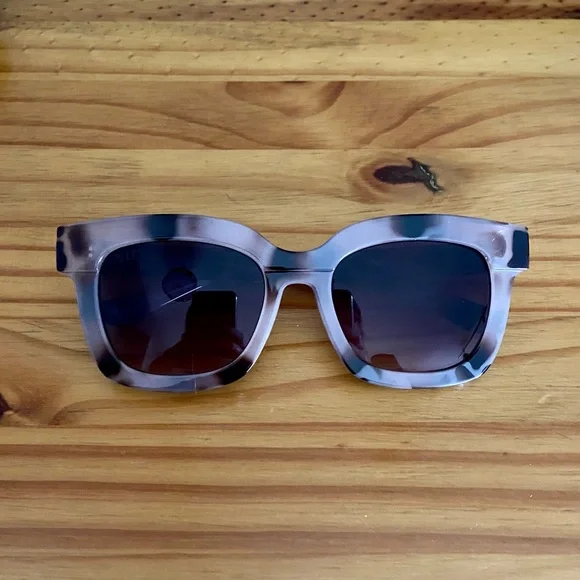 DIFF Eyewear Makay Cream Tortoise Grey Gradient Sunglasses display picture 3